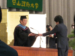 学位記授与:萩原君